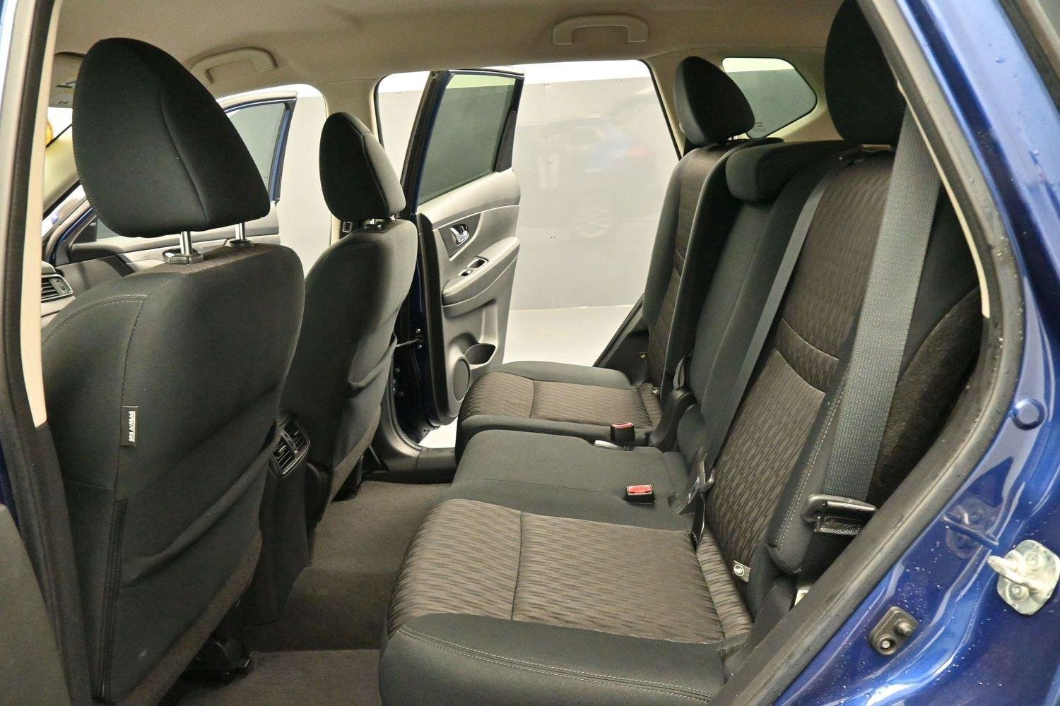Used 2018 Caspian Blue Nissan SV image 30