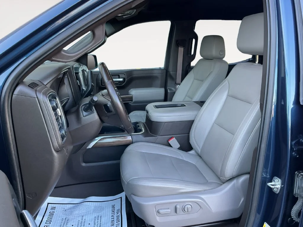 Used 2020 NORTHSKY BLUE METALLIC Chevrolet RST image 16