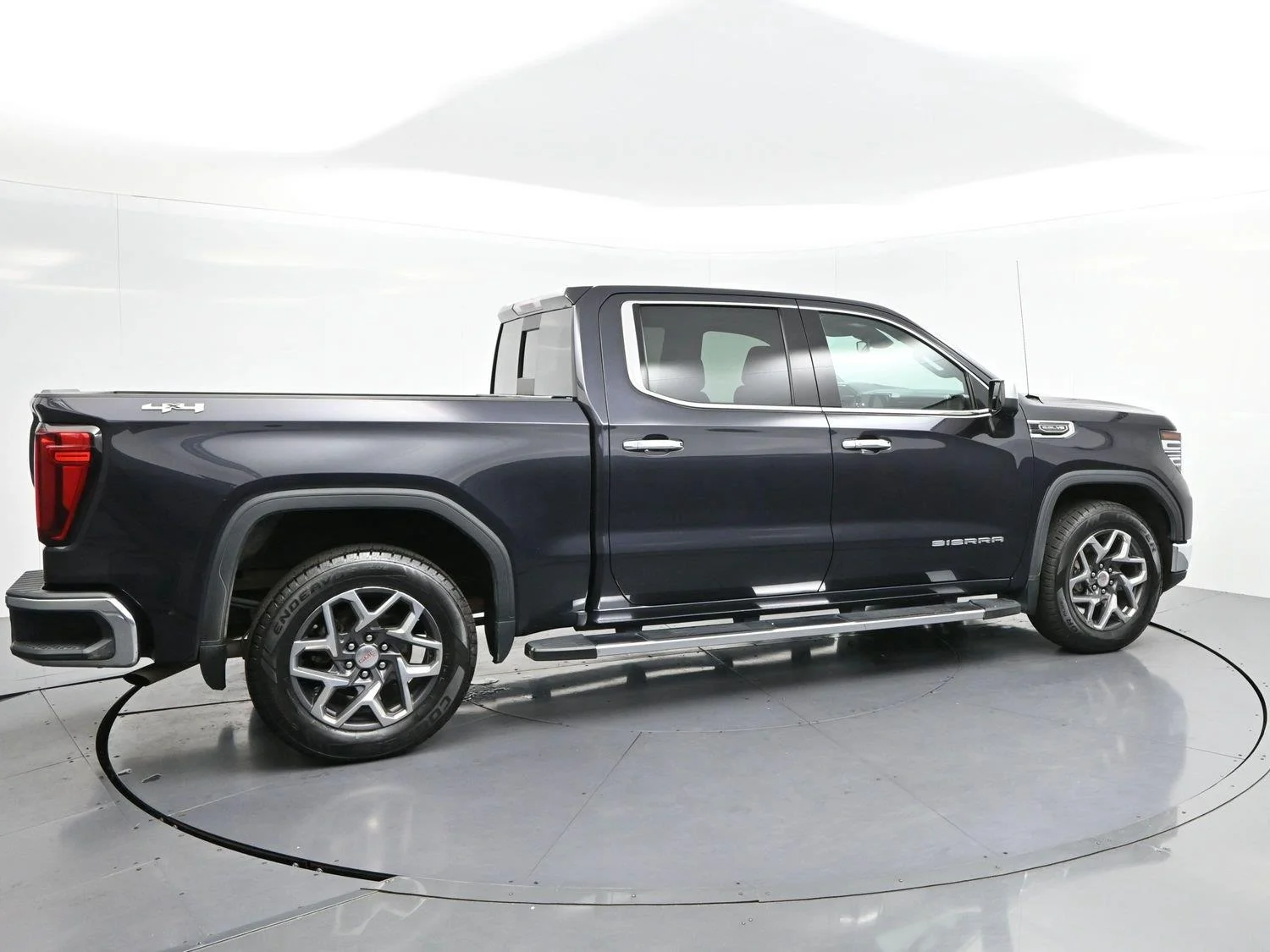 Used 2022 Titanium Rush Metallic GMC SLT image 8