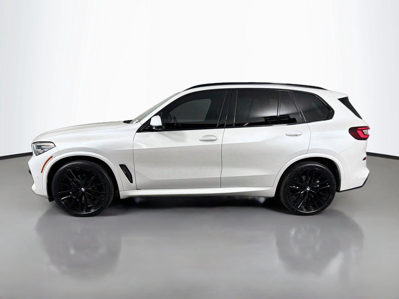 Used 2023 Mineral White Metallic BMW sDrive40i image 8