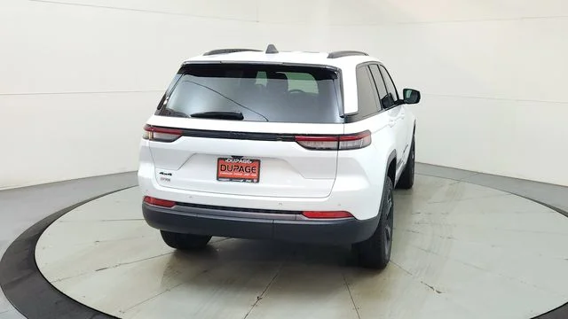 New 2026 Bright White Clear-Coat Exterior Paint Jeep Limited image 9