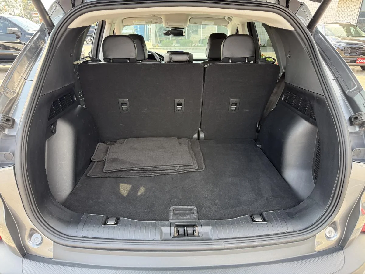 Used 2022 Grey Ford Titanium Awd image 18