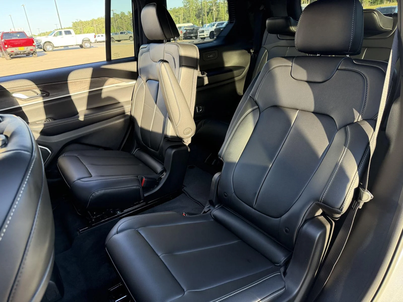 New 2026 Silver Zynith Exterior Paint Jeep Limited image 18