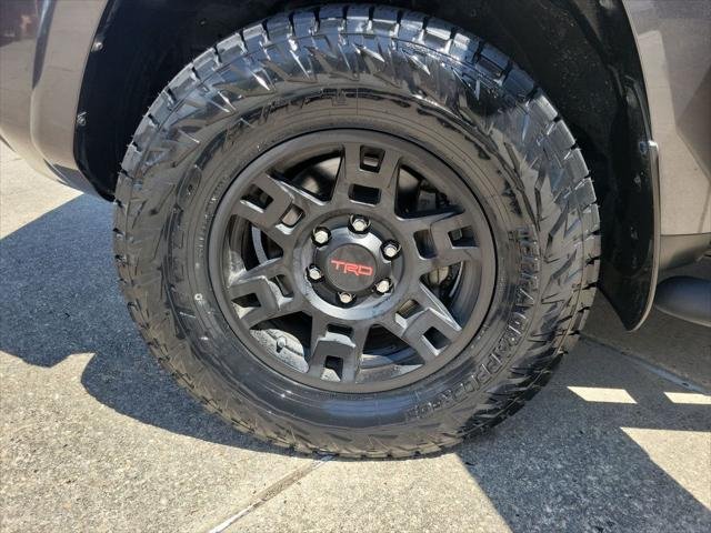 Certified Used 2021 MAGNETIC GRAY MET. Toyota  image 29