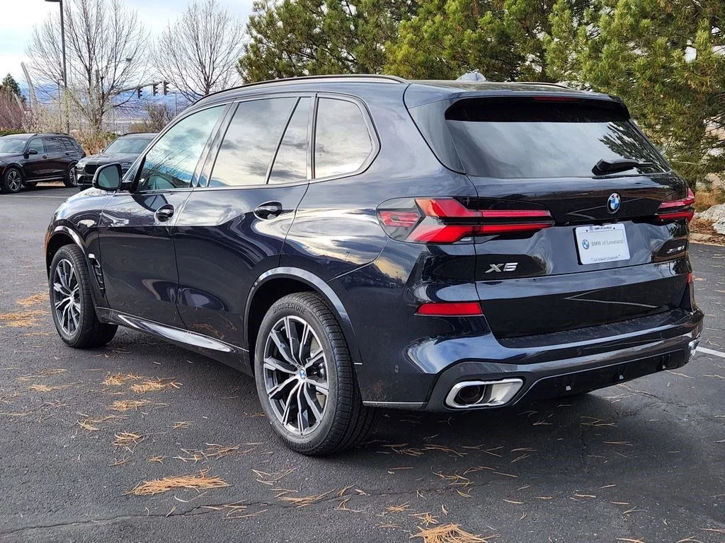 Used 2026 Carbon Black Metallic BMW xDrive40i image 3
