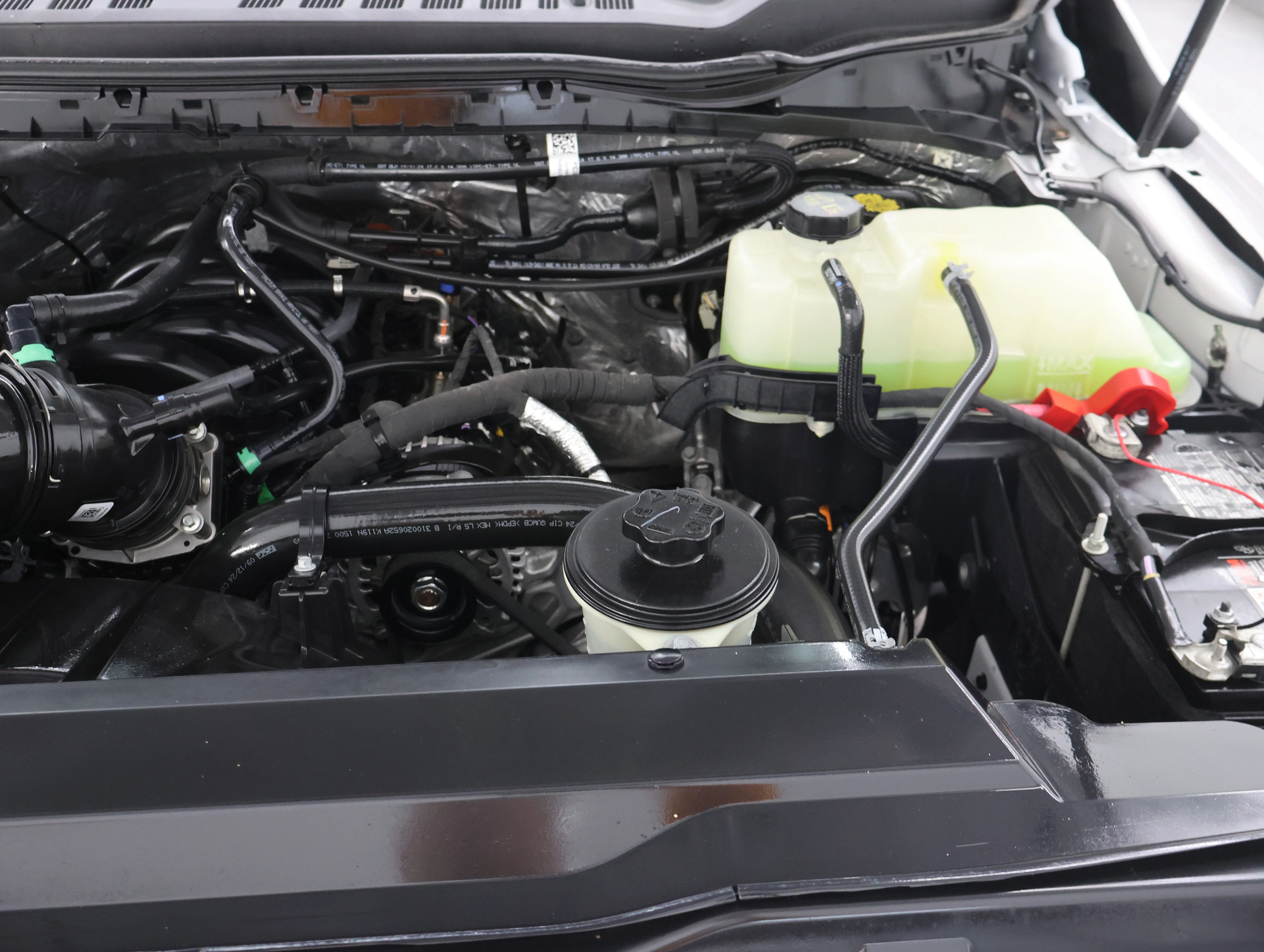 Used 2024 Oxford White Ford Lariat image 21