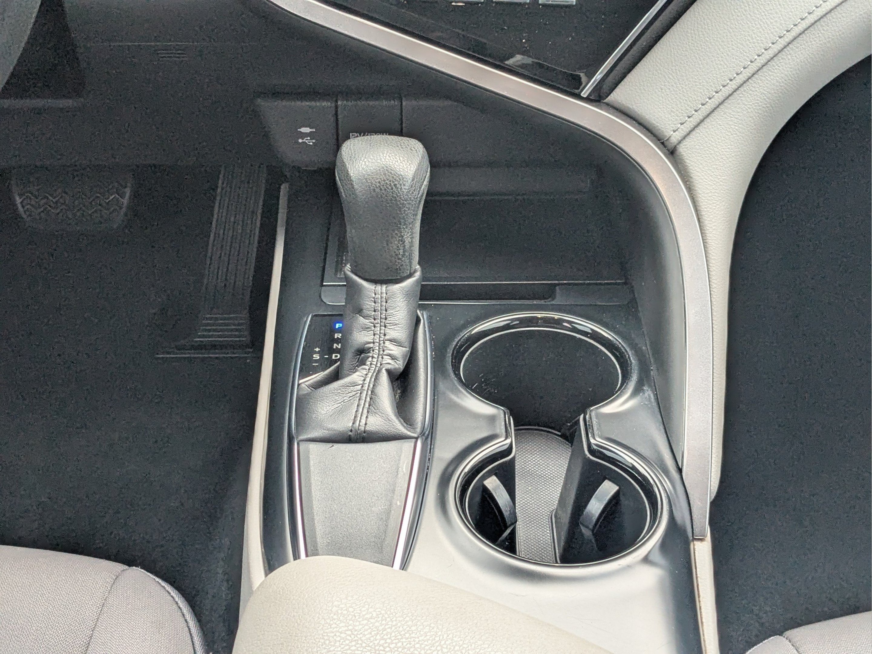 Used 2018 Predawn Gray Mica Toyota LE image 15