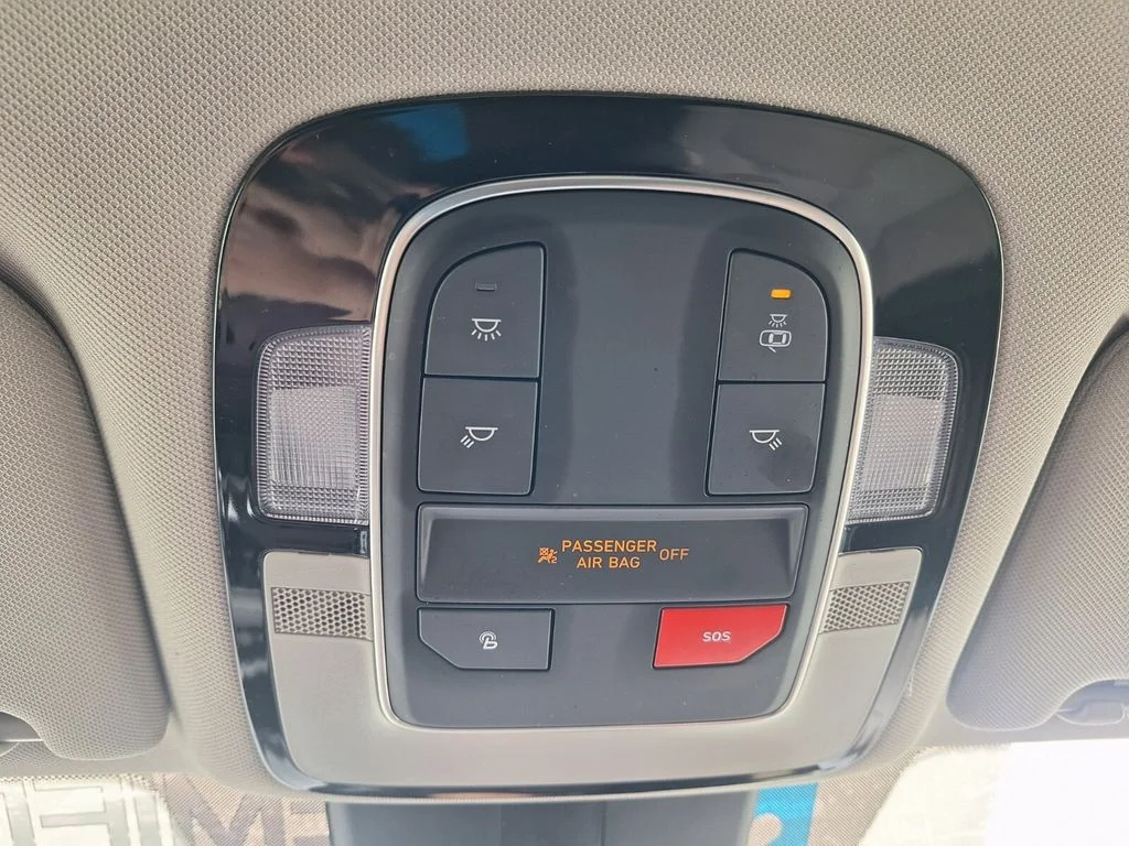 Used 2023 Black Hyundai SEL Convenience image 19