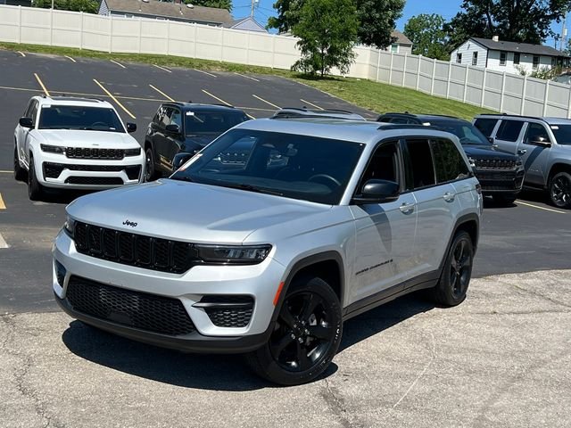 Certified Used 2023 Silver Jeep Altitude X image 2