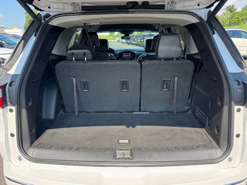Used 2018 Beige Chevrolet Premier image 17