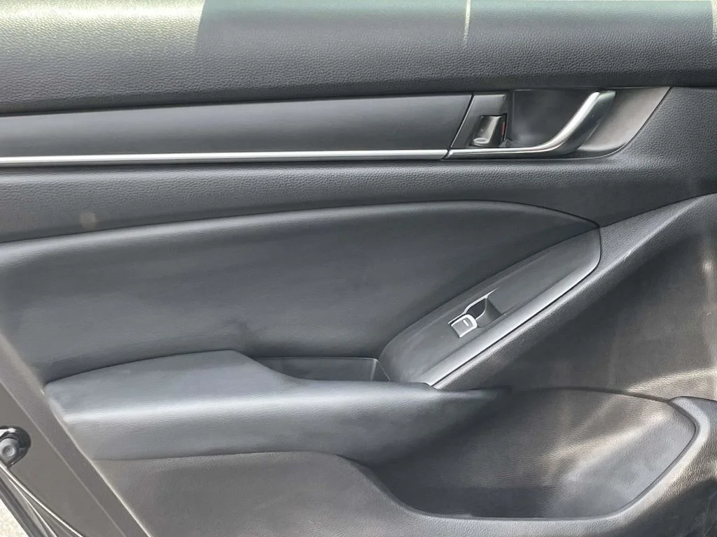 Used 2018  Honda Sport image 22