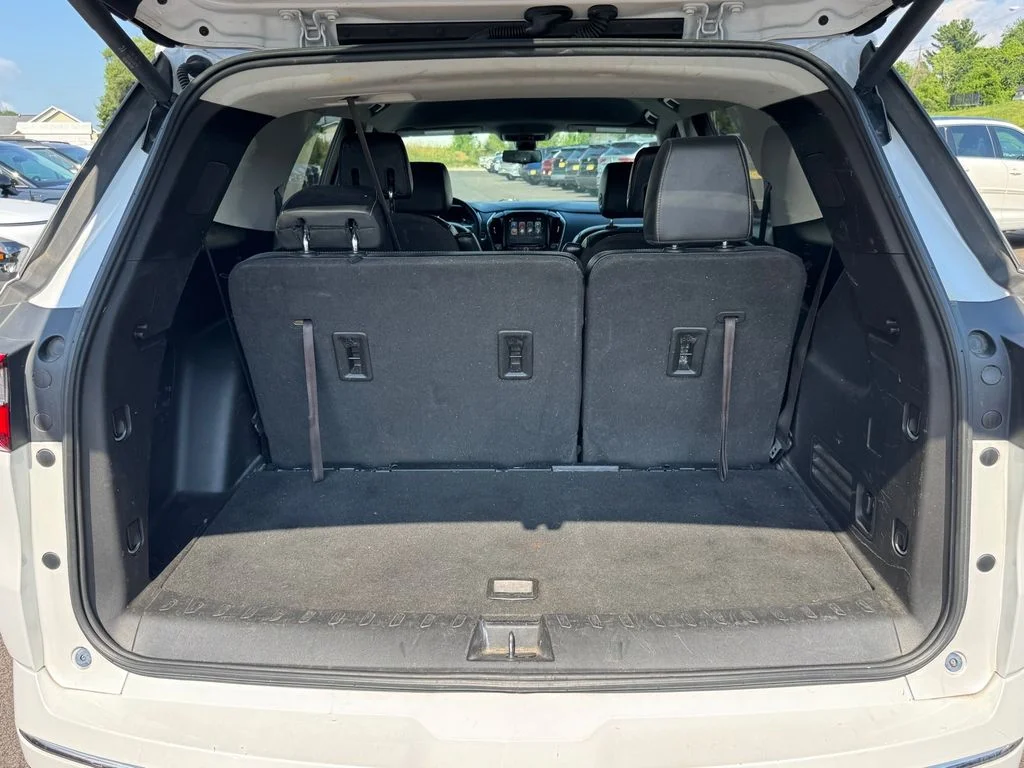 Used 2018 Beige Chevrolet Premier image 17