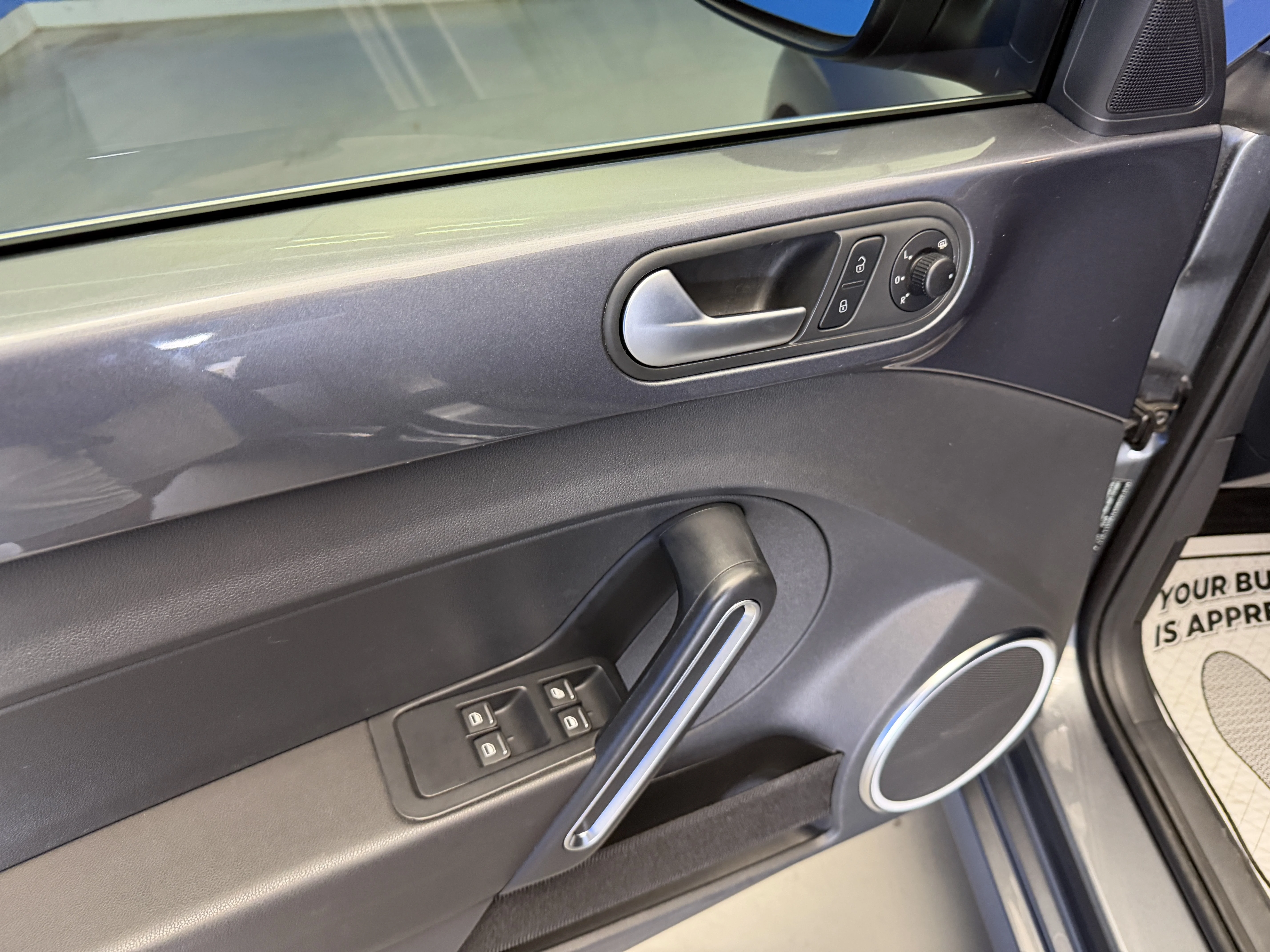 Used 2014 Platinum Gray Metallic/Black Roof Volkswagen 1.8T image 10