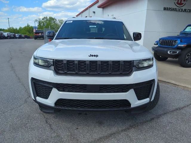 New 2026 Bright White Clear-Coat Exterior Paint Jeep Laredo image 4