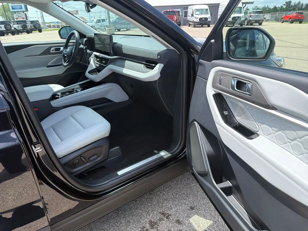 New 2026 Black Ford Platinum image 12