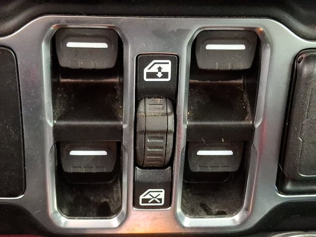 Used 2025 White Jeep Rubicon image 32