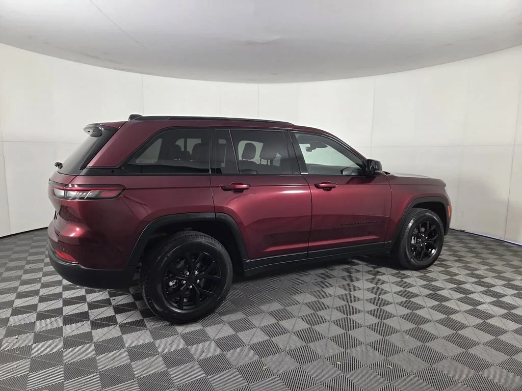Certified Used 2025 Velvet Red Pearlcoat Jeep Altitude image 5