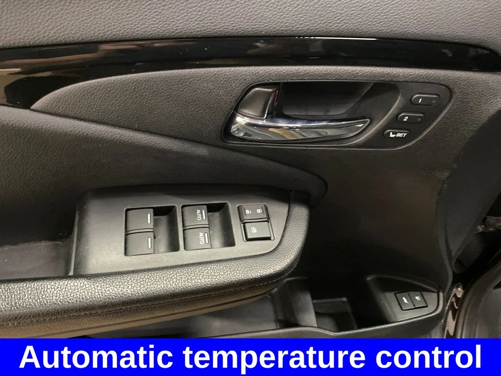 Used 2017  Honda Touring image 9