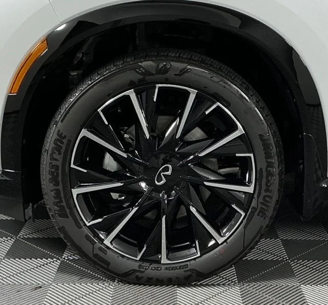 New 2027 White / Black INFINITI AUTOGRAPH image 10