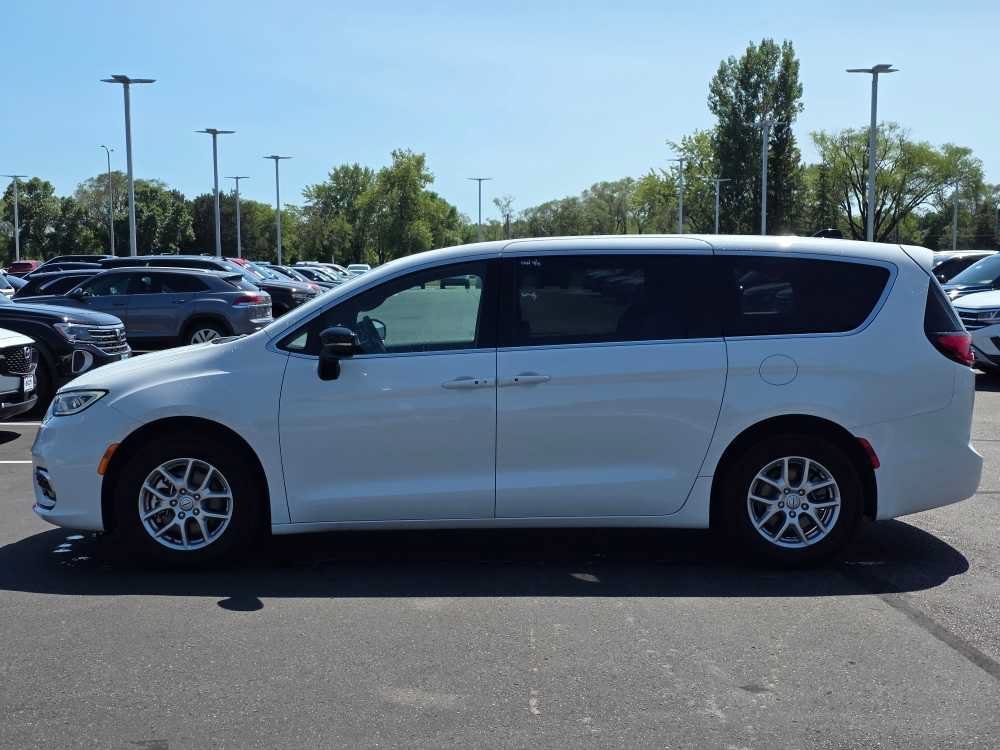 Used 2026 Chrysler Pacifica Select with VIN 2C4RC1BG0TR155219 for sale in St. Cloud, Minnesota