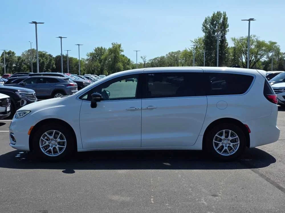 Used 2026 Chrysler Pacifica Select with VIN 2C4RC1BG0TR155219 for sale in St. Cloud, Minnesota
