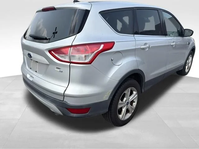 Used 2015 Silver Ford SE image 3