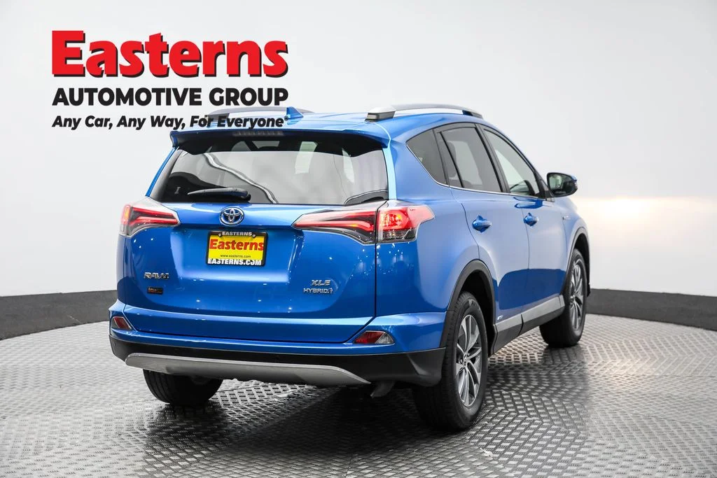 Used 2017 Blue Toyota XLE image 5