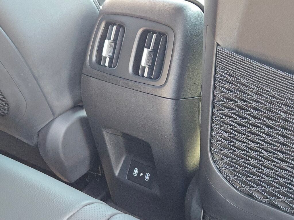 2026 Hyundai Santa Cruz Limited - Photo 10