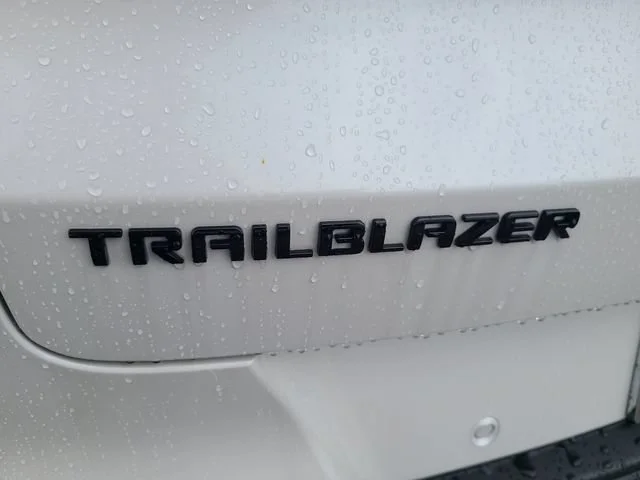 New 2026 Iridescent Pearl Tricoat Chevrolet RS image 32