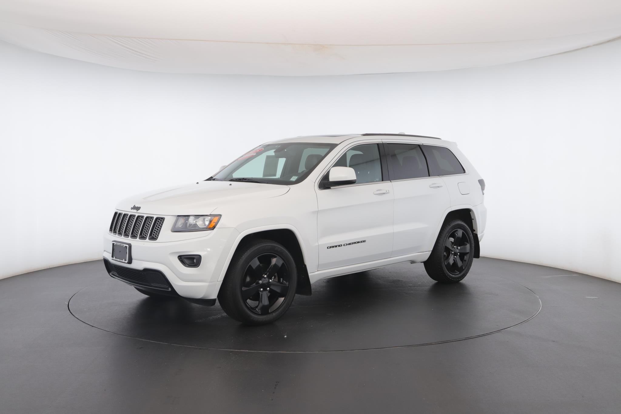 Used 2015 Bright White Clearcoat Jeep Altitude image 41