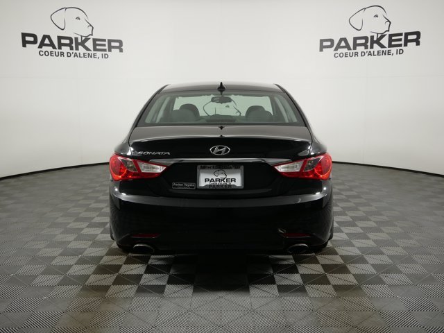 Used 2012 Midnight Black Hyundai SE image 6