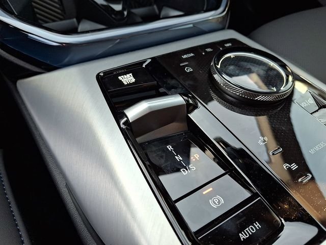 New 2026 Alpine White BMW 30 xDrive image 13