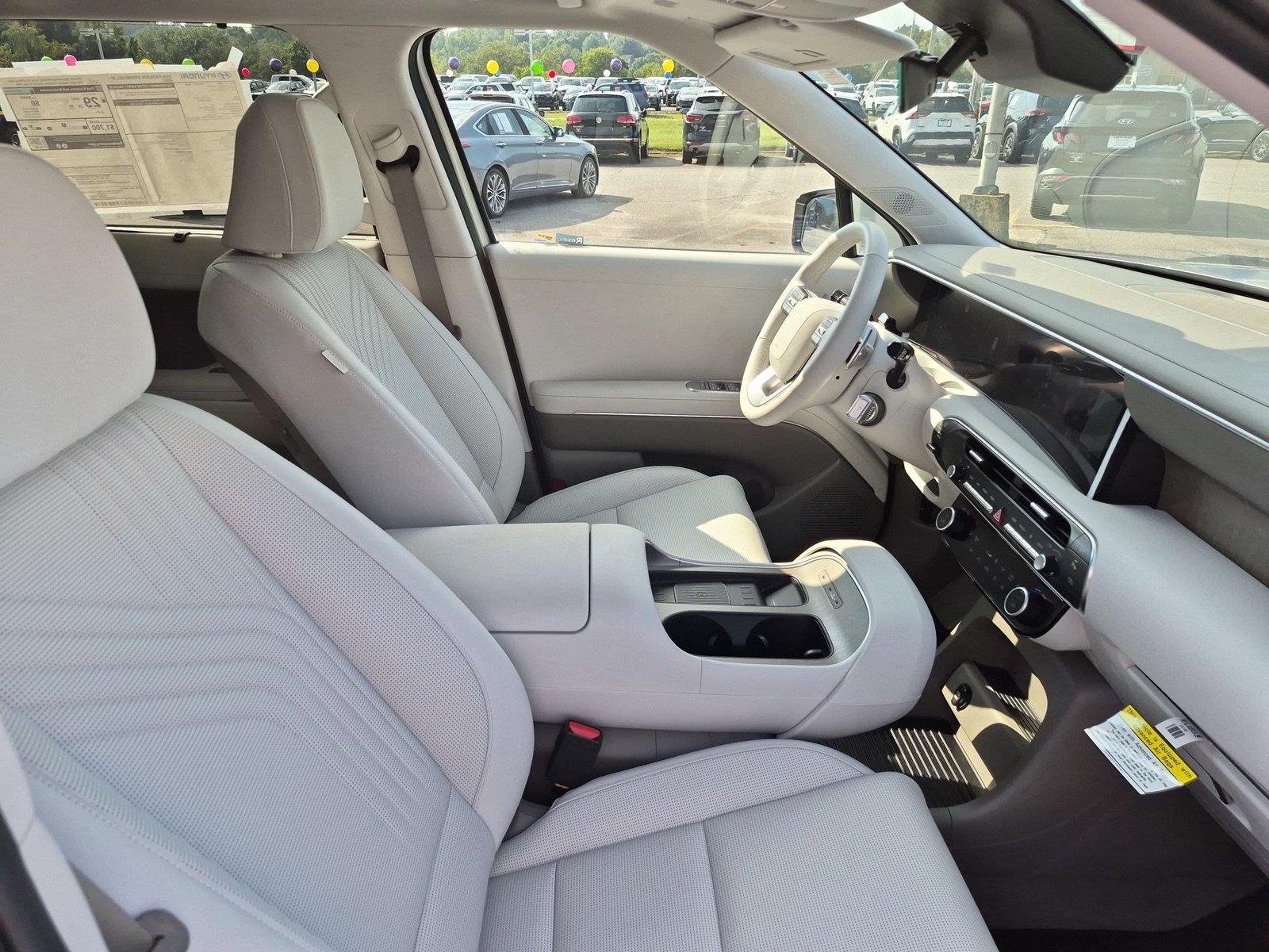Used 2026 Typhoon Silver Metallic Hyundai SEL 8P image 38