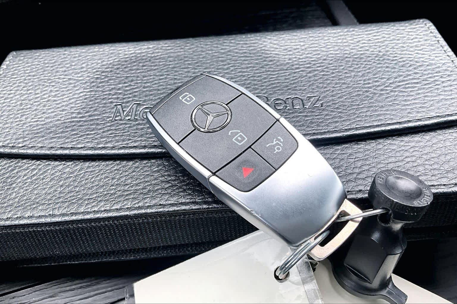 Used 2025 Obsidian Black Metallic Mercedes-Benz GLE 450 image 15