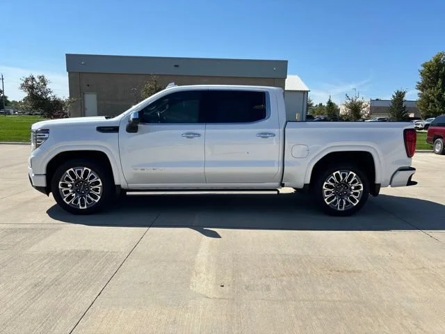 Used 2023 White Frost Tricoat GMC Denali Ultimate image 9
