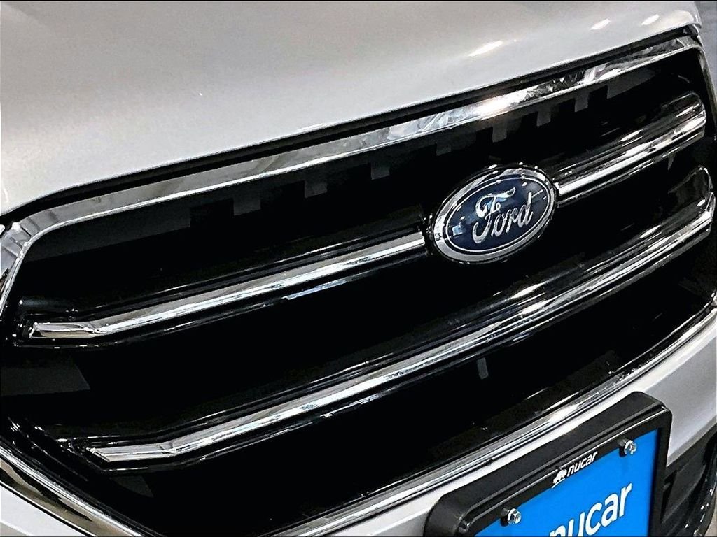 Used 2018 Silver Ford SE image 33