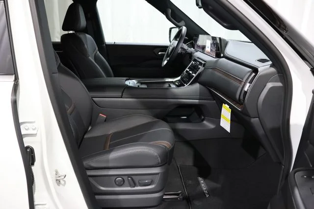 New 2026 Aspen White TriCoat Nissan SL image 18