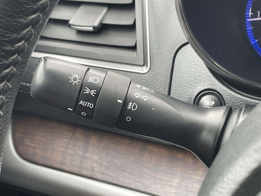 Used 2019 Magnetite Gray Metallic Subaru Limited image 13