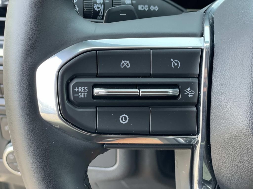 2025 GMC Yukon Denali - Photo 10