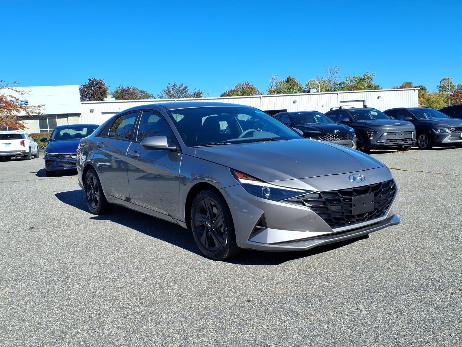 Certified Used 2023 Fluid Metal Hyundai SEL image 3