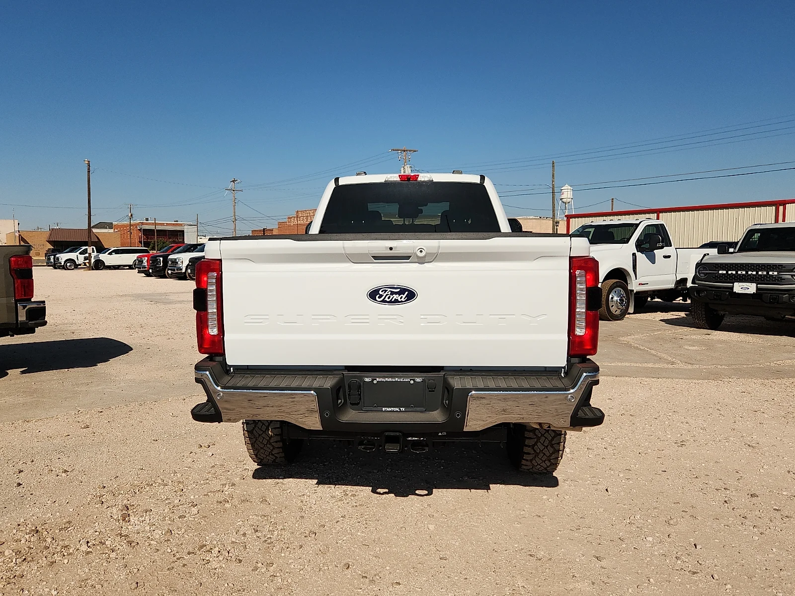 New 2027 Oxford White Ford Lariat image 6