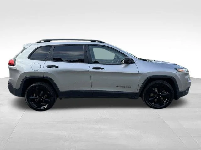 Used 2017 Silver Jeep Sport image 10