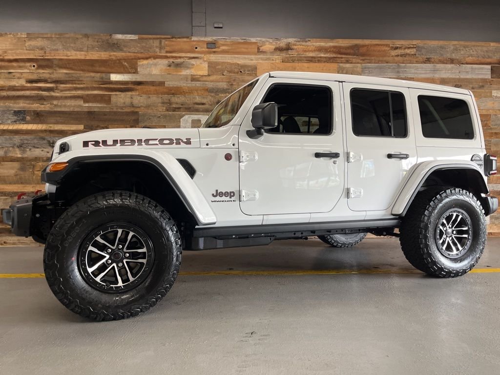New 2026 Bright White Clear-Coat Exterior Paint Jeep Rubicon X image 18