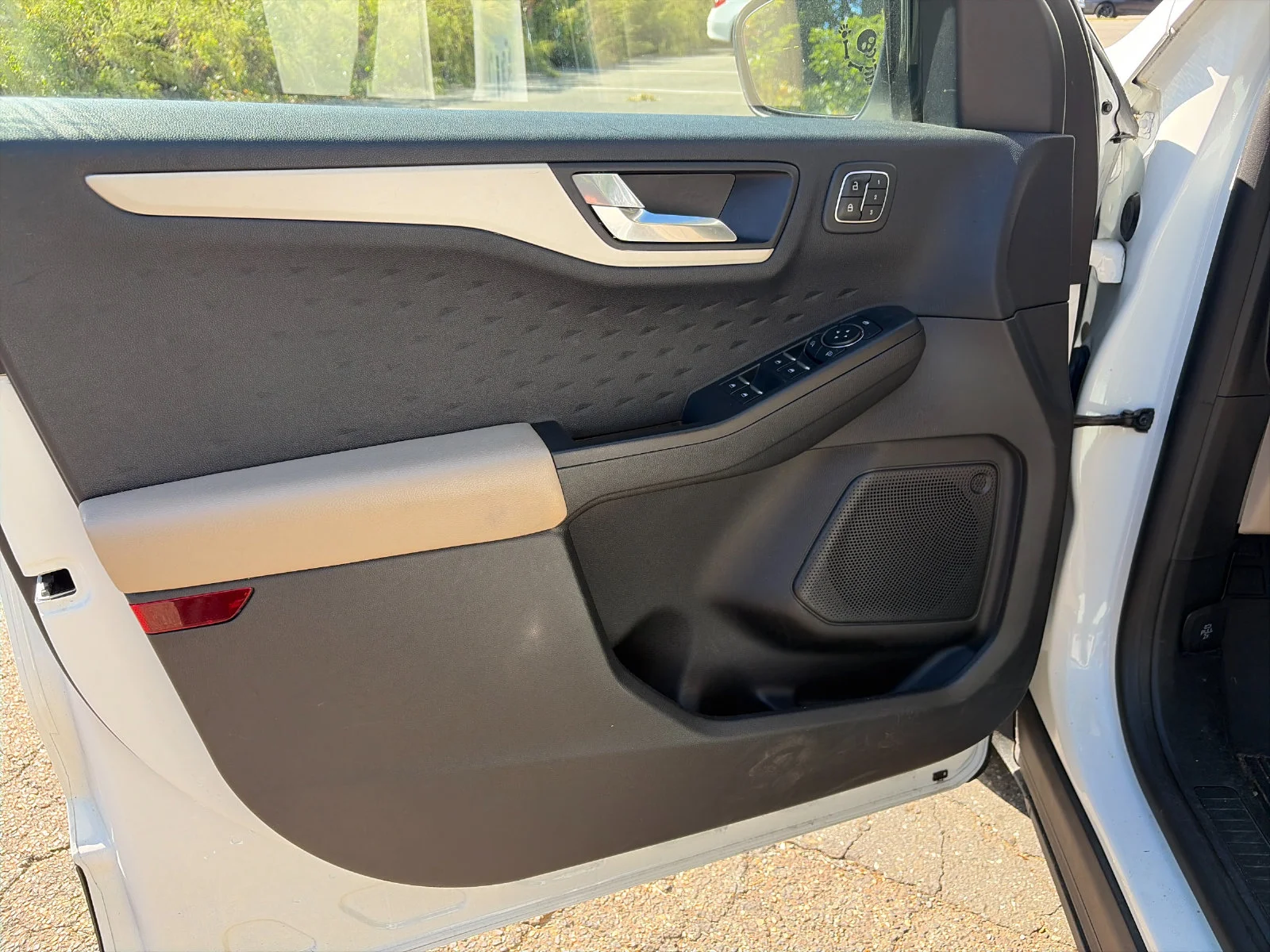 Used 2020 White Metallic Ford SEL image 12