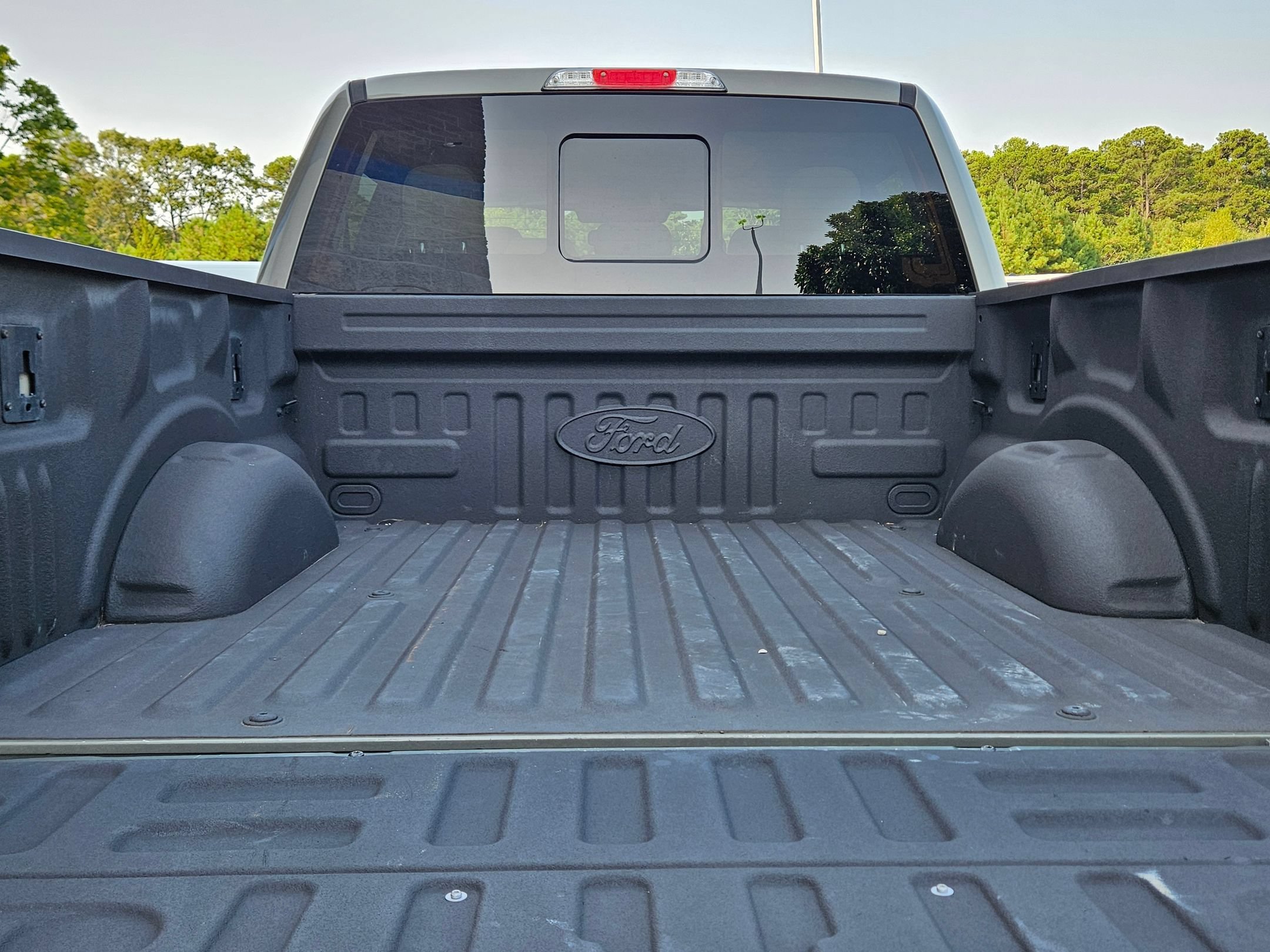 Used 2019 Silver Spruce Metallic Ford LARIAT image 30