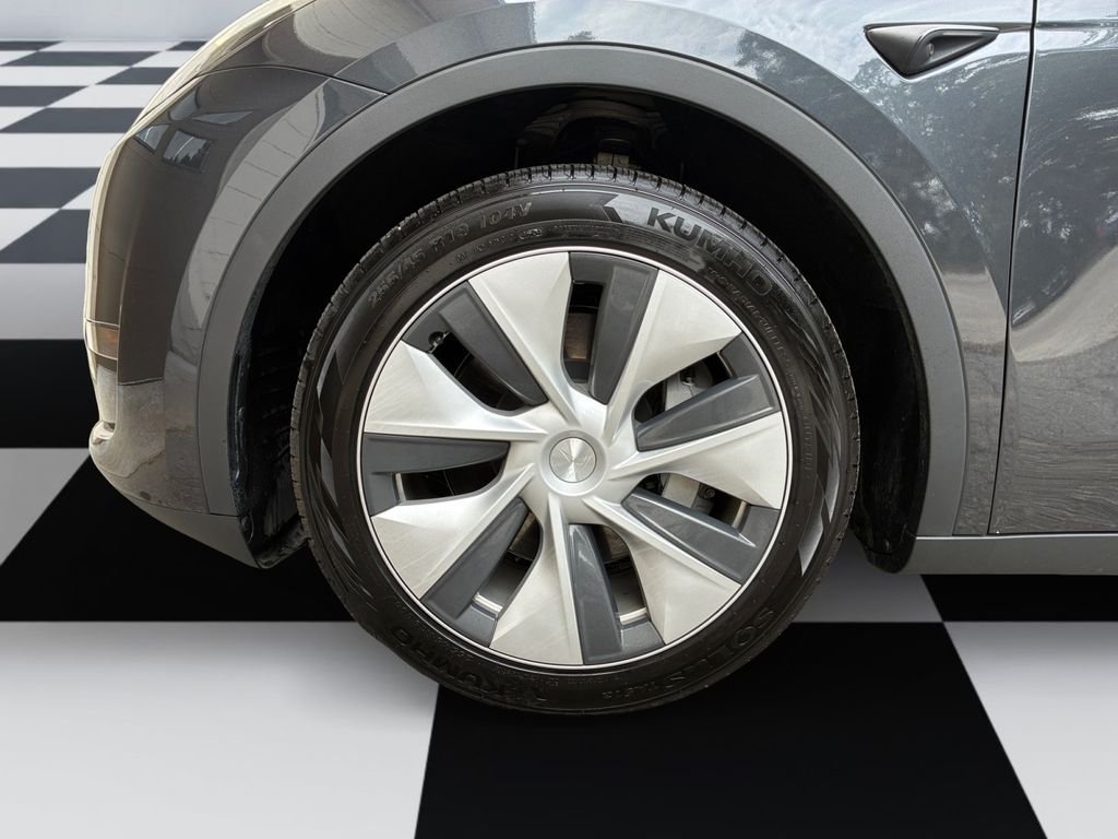 Used 2024  Tesla Long Range image 14