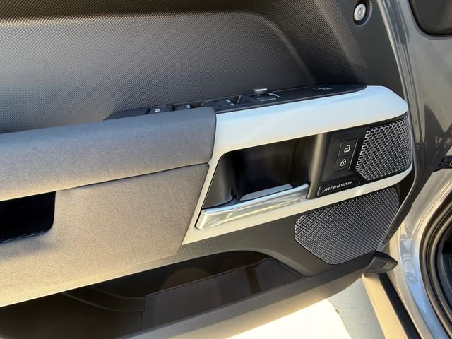 Used 2022 Eiger Grey Metallic Land Rover S image 11