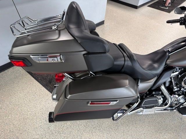Used 2018 Gray Harley-Davidson ultra image 5