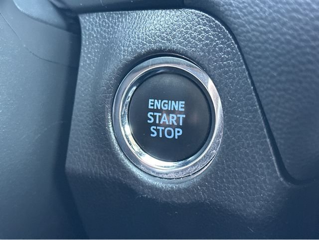 Used 2022 Silver Toyota XLE image 27