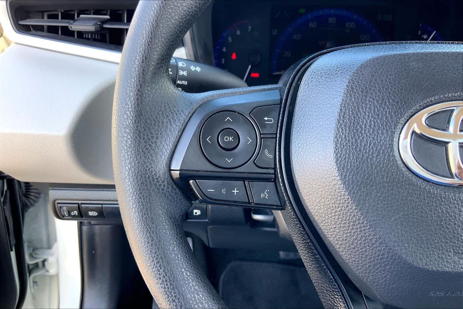Used 2020 Super White Toyota Hybrid LE image 23